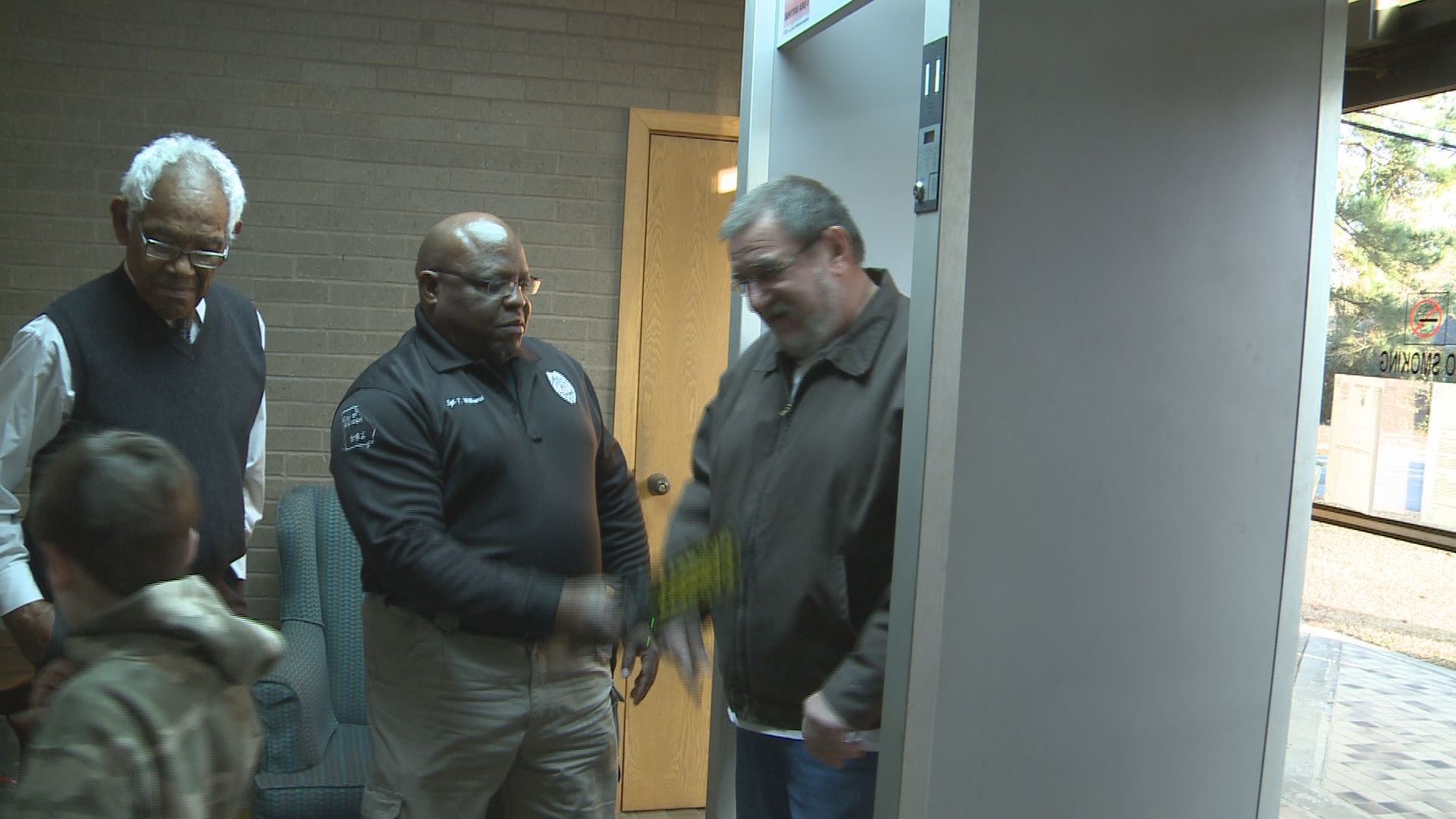 Residents support embattled Gordon police chief