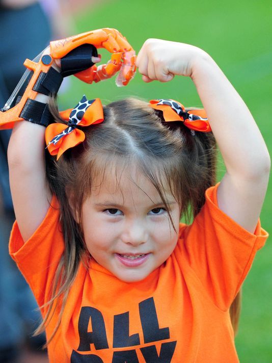 Hailey Dawson throws out 1st pitch at Chase