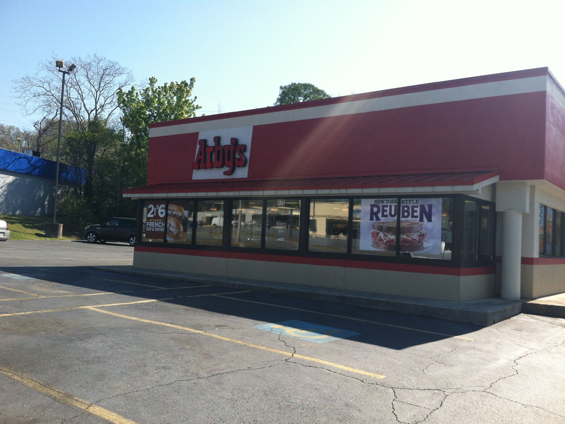 Man robbed at gunpoint in Arby's parking lot | 13wmaz.com