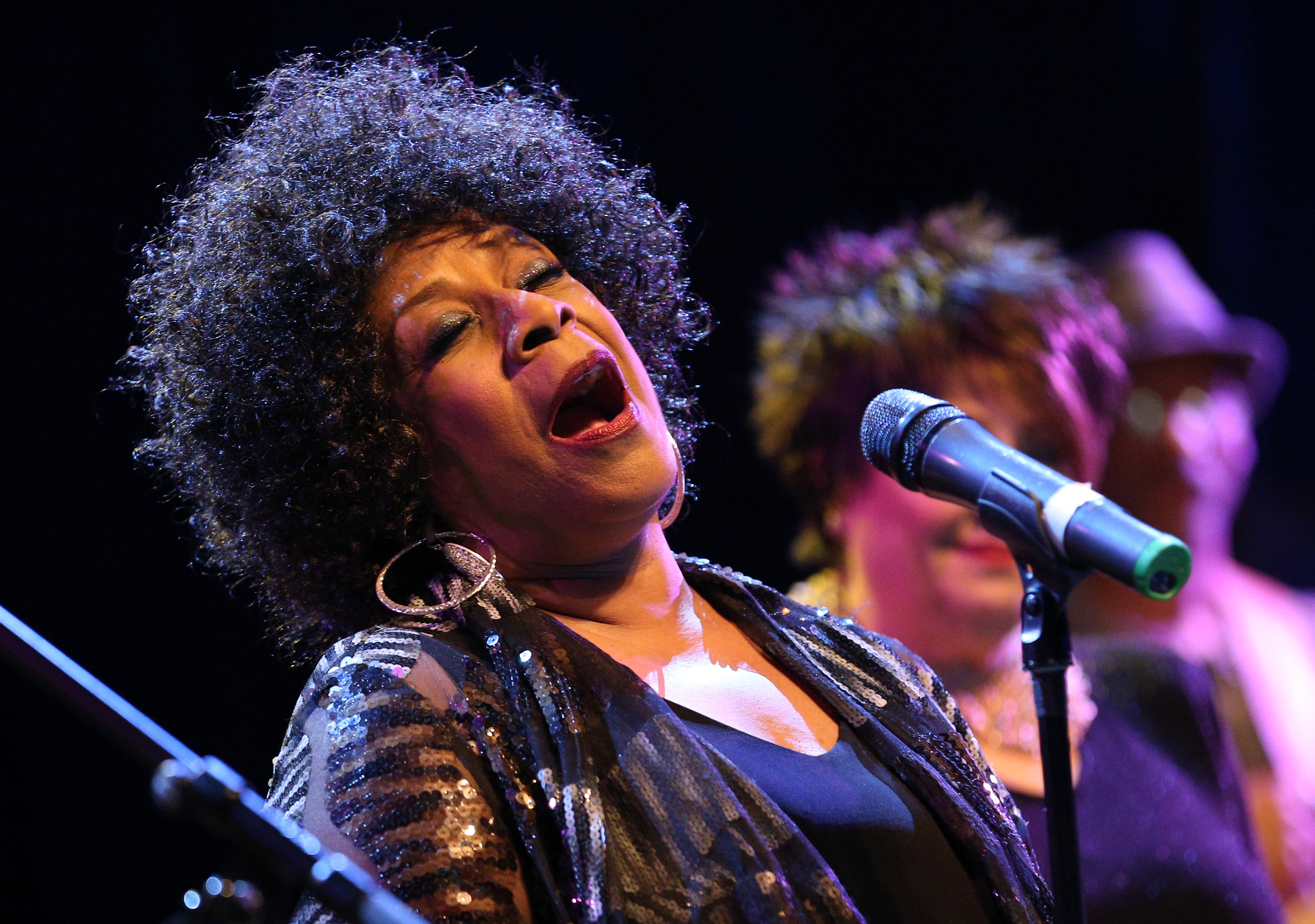 Famed backup singer Merry Clayton injured in car crash | 13wmaz.com